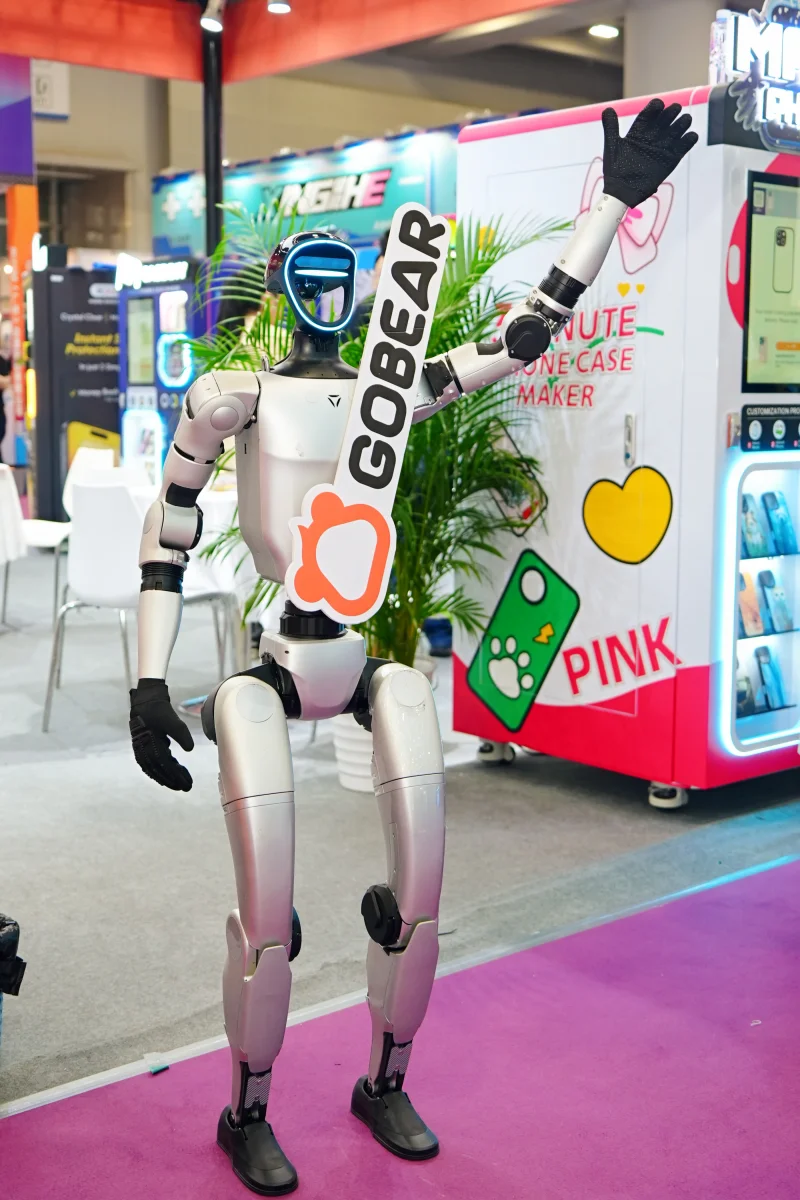 Робот-талисман партнерства GOBEAR, представляющий нашу автоматизированную систему поддержки