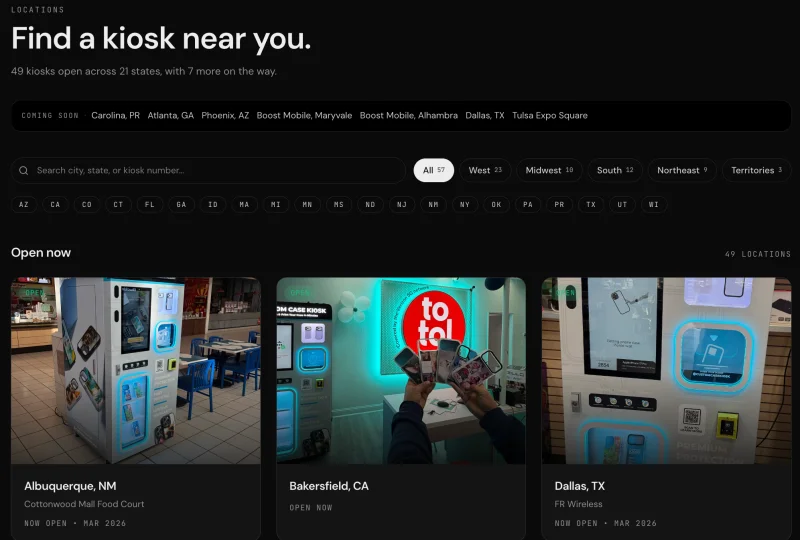 미국 쇼핑몰 안의 Custom Case Kiosk 부스