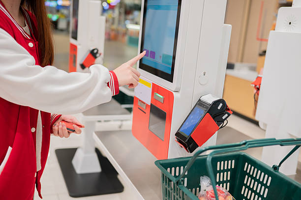 dichtbij hand zelf afrekenen maken betaling aanraken het scherm