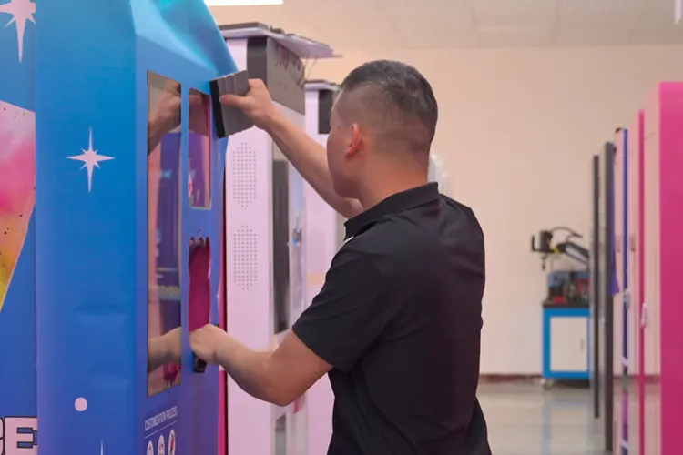 phone-case-vending-machine-Full-Body-Wrap-Graphics_1761106835